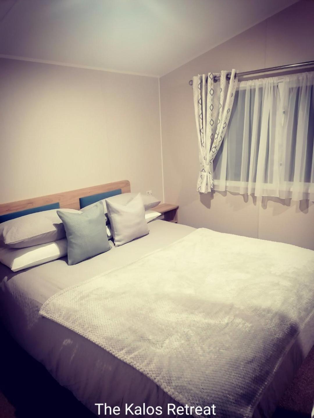 The Kalos Retreat - Hot Tub Lodge With Free 18 Hole Golf Course Swarland ภายนอก รูปภาพ